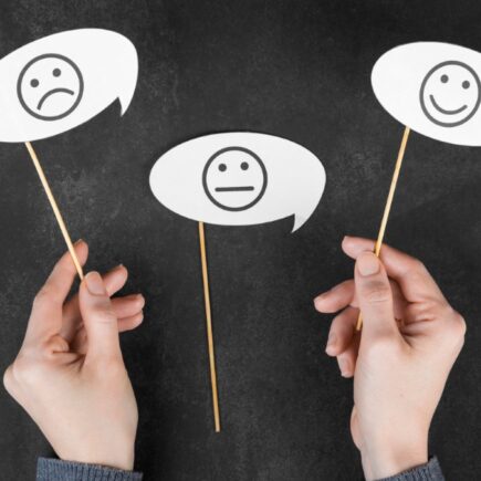 Schéma simple montrant le lien entre pensées, émotions et comportements en TCC.